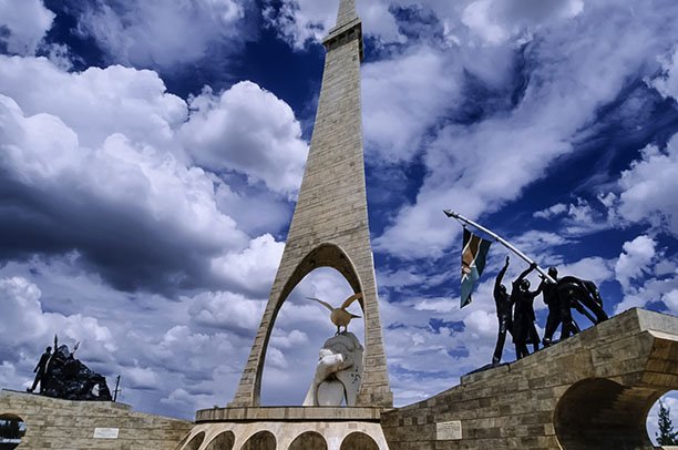 Accra, Ghana: Independence Arch /  Black Star Gate - located on Black Star Square, aka Independence Square - Triumphal arch celebrating Ghana's independence, the first in black Africa - photo by M.Torres